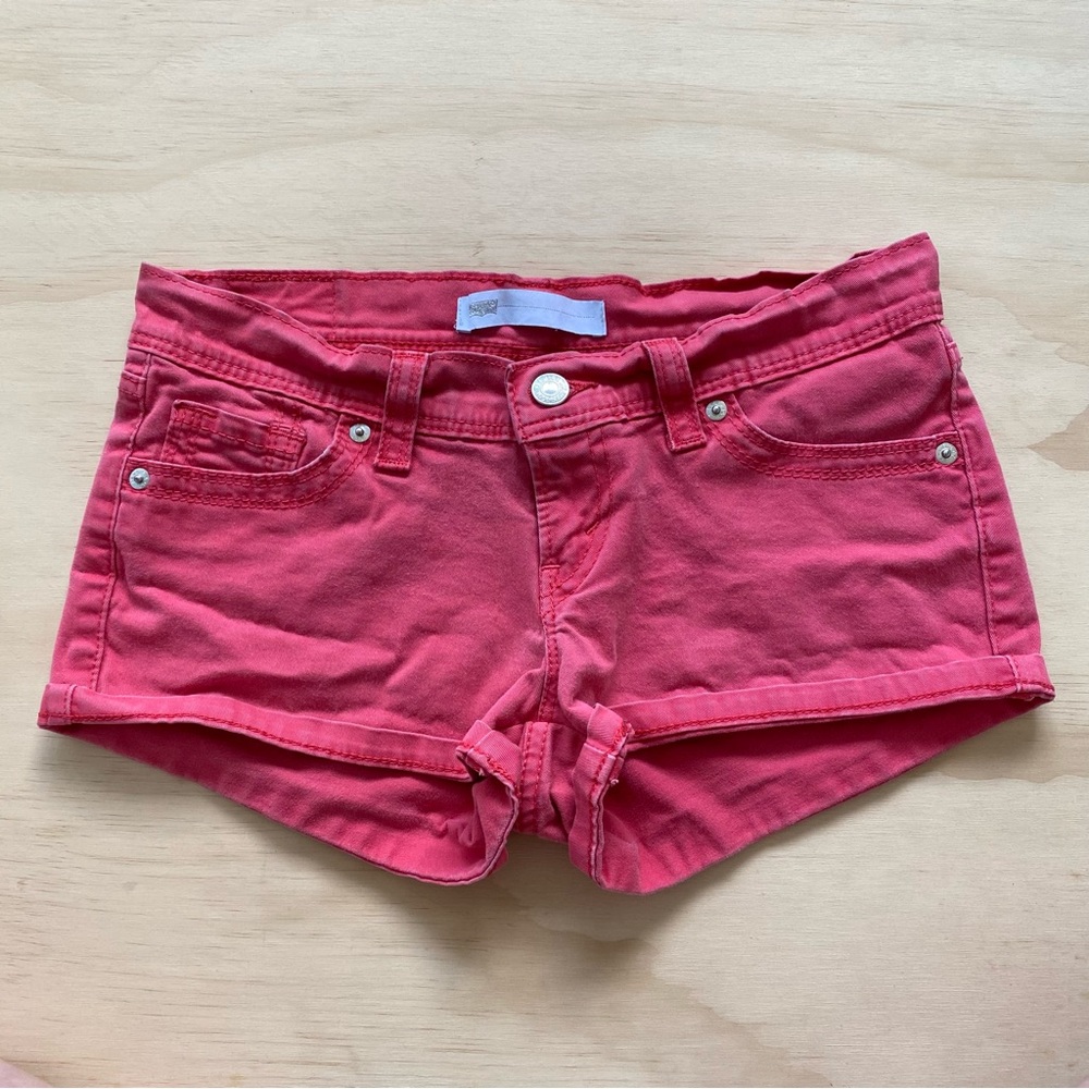 🌻BOGO 50% Off🌻 Levi’s shorts